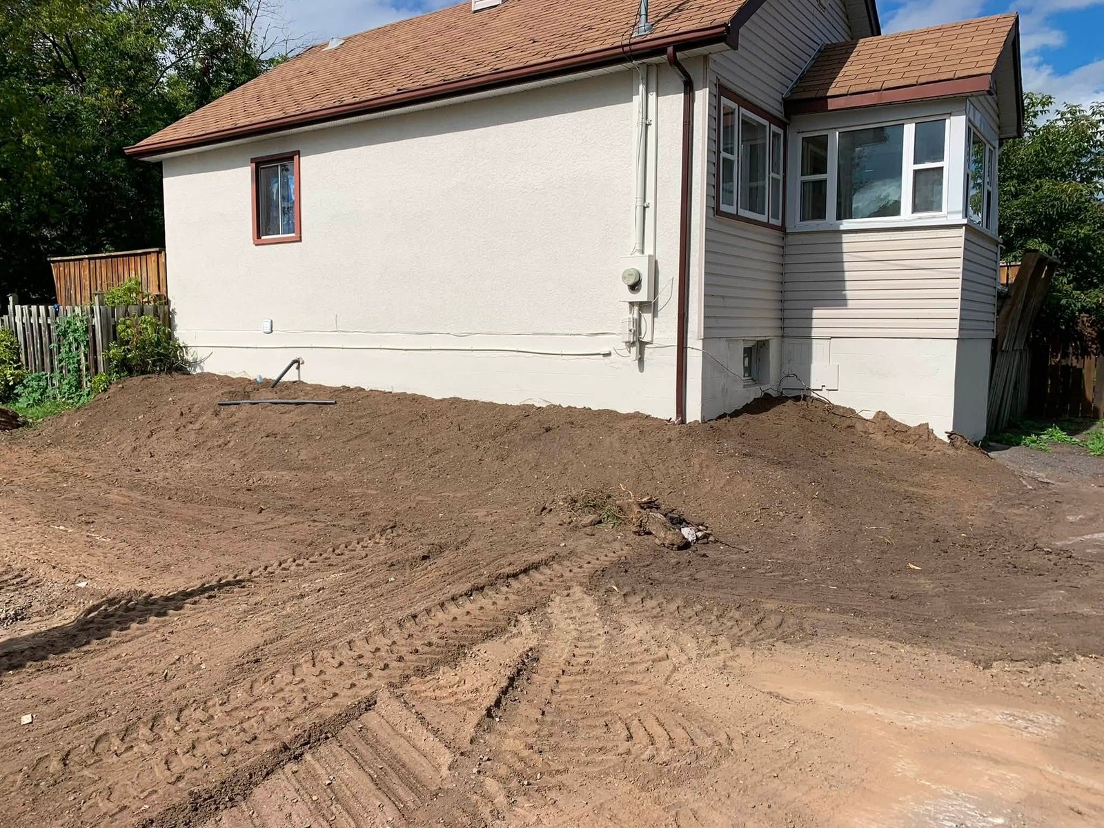 Retaining wall landscaping construction